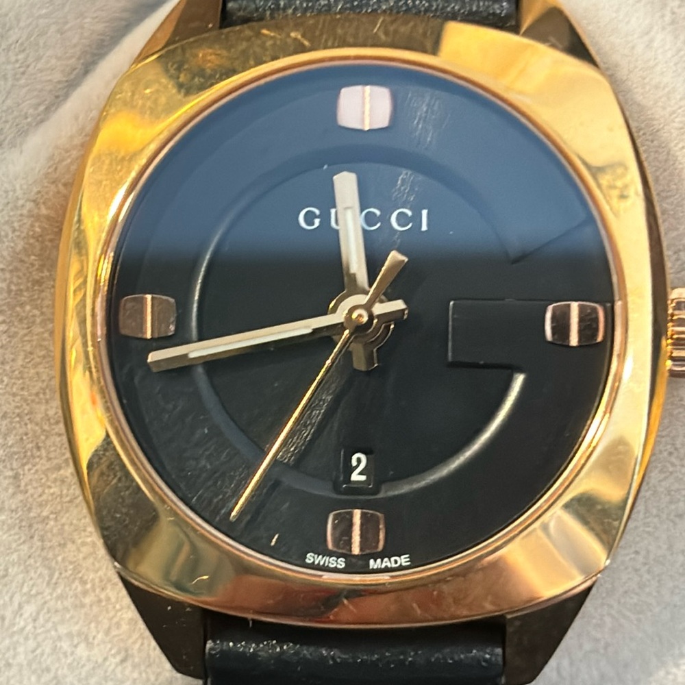 Women Gucci watch. New comes with original tag and box.